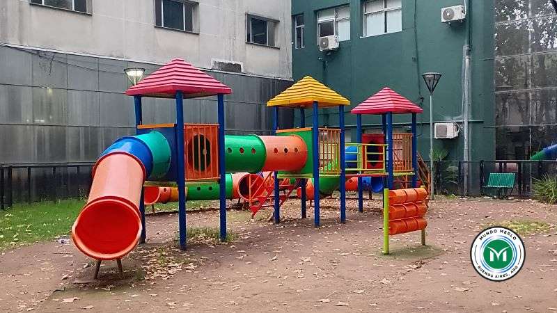 Zona de juegos externa del Hospital Eva Perón en Merlo